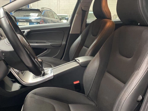 Volvo V60 Cross Country familiar 2.0 D3 MOMENTUM 5P