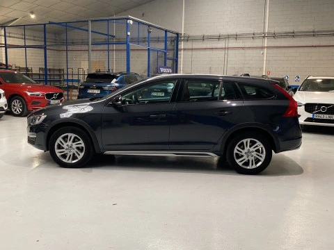 Volvo V60 Cross Country familiar 2.0 D3 MOMENTUM 5P
