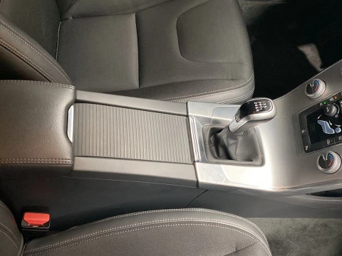 Volvo V60 Cross Country familiar 2.0 D3 MOMENTUM 5P