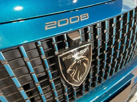 Peugeot 2008 Allure Gasolina 100 S&S 6 Vel. MAN