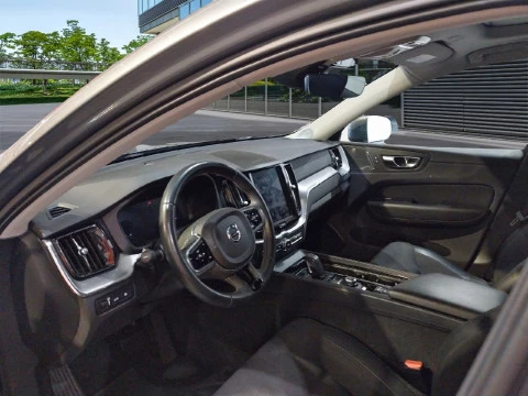 Volvo XC60 2.0 T8 AWD Momentum Auto
