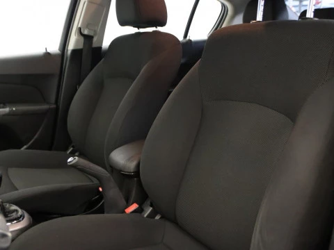 Chevrolet CRUZE sedan 1.6 LS+ CLIMA 4P