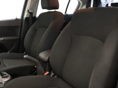 Chevrolet CRUZE sedan 1.6 LS+ CLIMA 4P