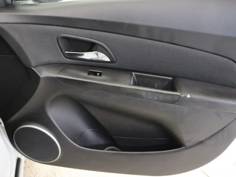 Chevrolet CRUZE sedan 1.6 LS+ CLIMA 4P