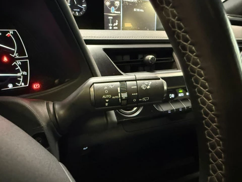 Lexus UX 2.0 250h Business