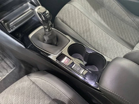 Peugeot 2008 Allure Puretech 100 S&S 6 Vel. MAN