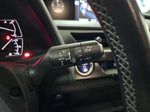 Lexus UX 2.0 250h Premium