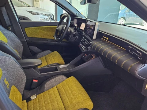 Renault R5 E-Tech  electrico  Iconic cinq autonomia confort 110 kW