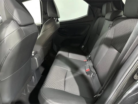 Toyota Yaris 5 Puertas Style 120H Automático (e-CVT)