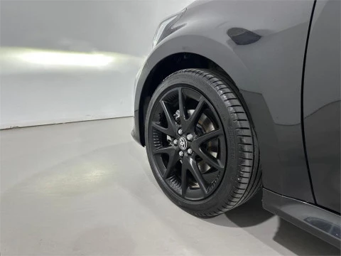 Toyota Yaris 5 Puertas Style 120H Automático (e-CVT)