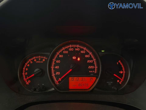 Toyota Yaris 100 Active 73 kW (99 CV)