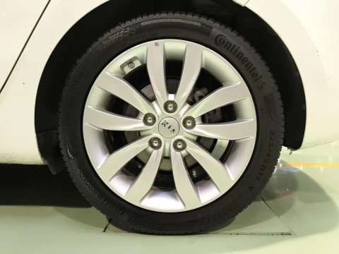 Kia Carens 1.6 GDi UEFA Euro 2016 Eco-Dynamics 99 kW (135 CV)