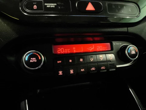 Kia Carens 1.6 GDi UEFA Euro 2016 Eco-Dynamics 99 kW (135 CV)