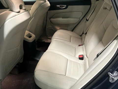 Volvo XC60 2.0 T6 RECHARGE ULTRA DARK AUTO 4WD 350 5P