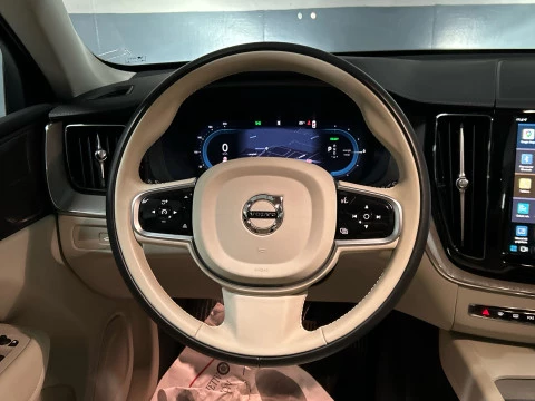 Volvo XC60 2.0 T6 RECHARGE ULTRA DARK AUTO 4WD 350 5P