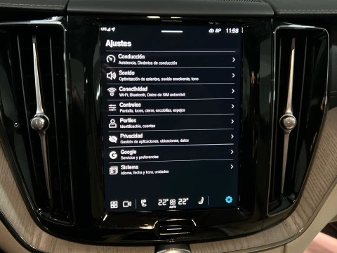 Volvo XC60 2.0 T6 RECHARGE ULTRA DARK AUTO 4WD 350 5P