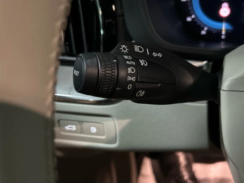 Volvo XC60 2.0 T6 RECHARGE ULTRA DARK AUTO 4WD 350 5P