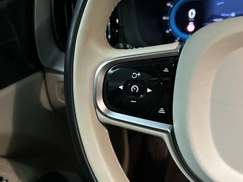 Volvo XC60 2.0 T6 RECHARGE ULTRA DARK AUTO 4WD 350 5P