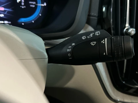 Volvo XC60 2.0 T6 RECHARGE ULTRA DARK AUTO 4WD 350 5P