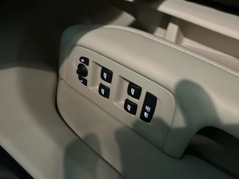 Volvo XC60 2.0 T6 RECHARGE ULTRA DARK AUTO 4WD 350 5P