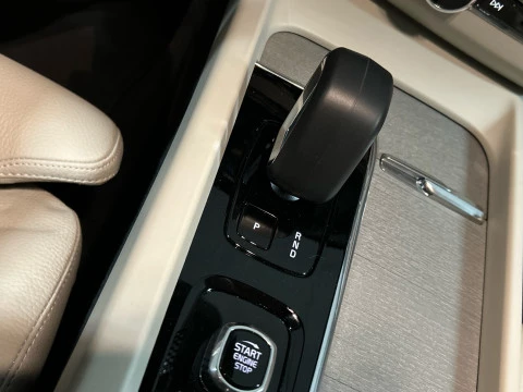 Volvo XC60 2.0 T6 RECHARGE ULTRA DARK AUTO 4WD 350 5P