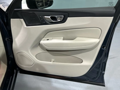 Volvo XC60 2.0 T6 RECHARGE ULTRA DARK AUTO 4WD 350 5P