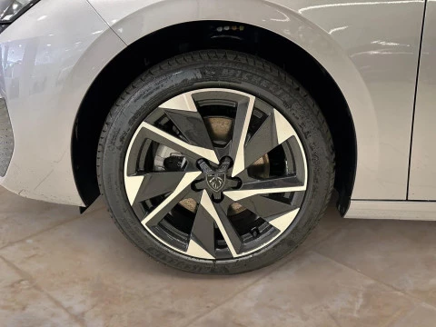 Peugeot 308 5P Allure Hybrid 136 e-DCS6
