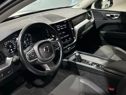 Volvo XC60 2.0 B4 D MOMENTUM AUTO 4WD 197 5P