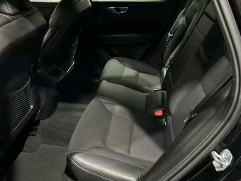 Volvo XC60 2.0 B4 D MOMENTUM AUTO 4WD 197 5P