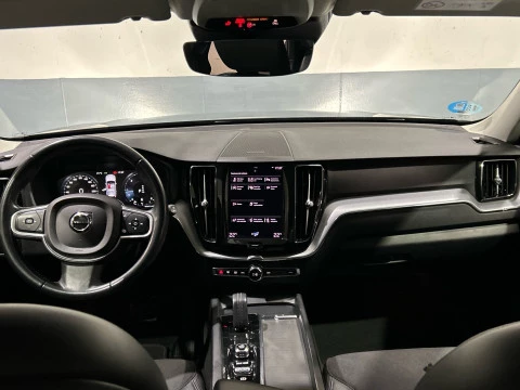 Volvo XC60 2.0 B4 D MOMENTUM AUTO 4WD 197 5P