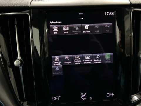 Volvo XC60 2.0 B4 D MOMENTUM AUTO 4WD 197 5P