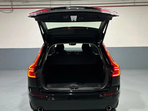 Volvo XC60 2.0 B4 D MOMENTUM AUTO 4WD 197 5P