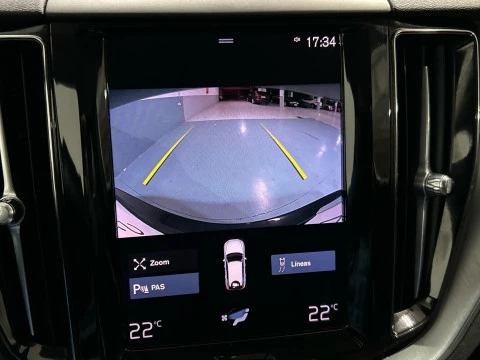 Volvo XC60 2.0 B4 D MOMENTUM AUTO 4WD 197 5P