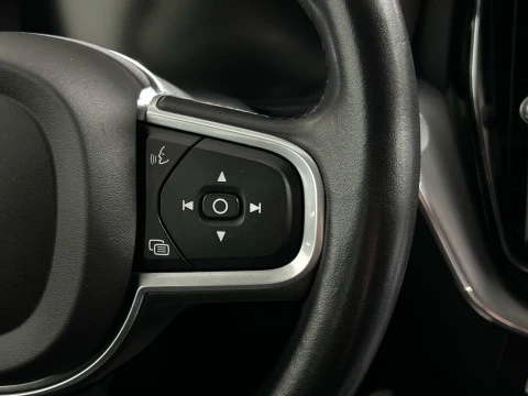 Volvo XC60 2.0 B4 D MOMENTUM AUTO 4WD 197 5P