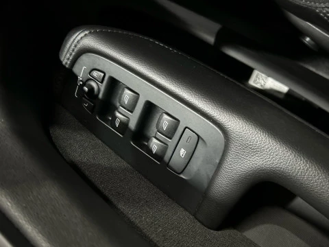 Volvo XC60 2.0 B4 D MOMENTUM AUTO 4WD 197 5P