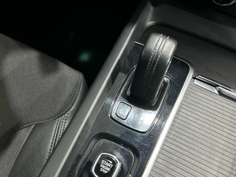 Volvo XC60 2.0 B4 D MOMENTUM AUTO 4WD 197 5P