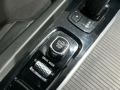 Volvo XC60 2.0 B4 D MOMENTUM AUTO 4WD 197 5P