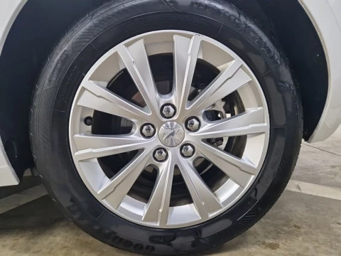 Peugeot 308 5p Style BlueHDi 75KW (100CV)