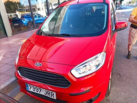 Ford Tourneo Courier  1.0 Ecoboost Titanium