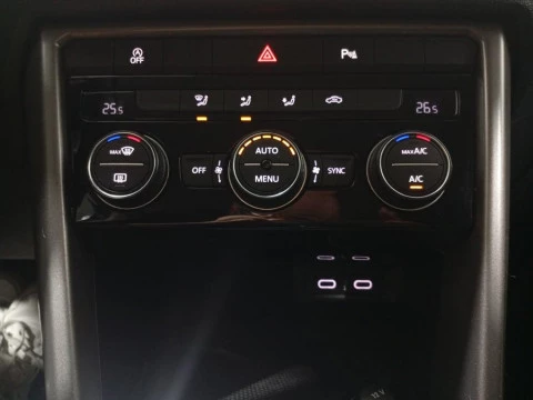 Volkswagen T-Roc Advance R-Line 2.0 TDI 85 kW (115 CV) Volkswagen T-Roc Advance R-Line 2.0 TDI 85 kW (115 CV)
