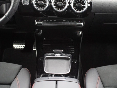 Mercedes-Benz CLA 200 MHEV