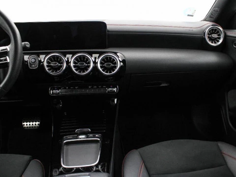 Mercedes-Benz CLA 200 MHEV