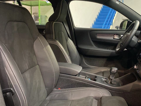 Volvo XC40 1.5 T3 R-DESIGN 5P