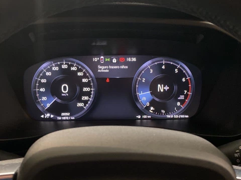 Volvo XC40 1.5 T3 R-DESIGN 5P