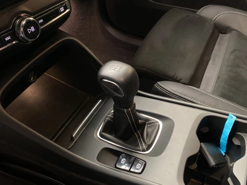 Volvo XC40 1.5 T3 R-DESIGN 5P