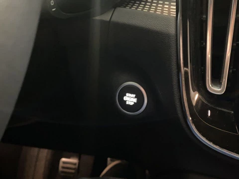 Volvo XC40 1.5 T3 R-DESIGN 5P