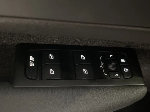 Volvo XC40 1.5 T3 R-DESIGN 5P