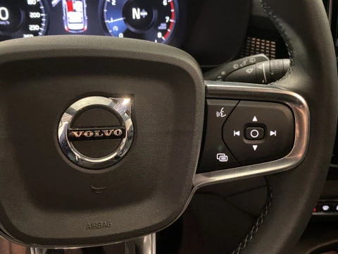 Volvo XC40 1.5 T3 R-DESIGN 5P