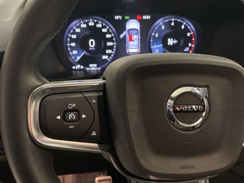 Volvo XC40 1.5 T3 R-DESIGN 5P