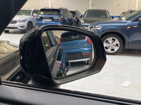 Volvo XC40 1.5 T3 R-DESIGN 5P